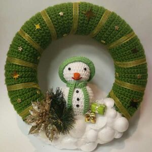 Kvačkan venček za vrata s snežakom