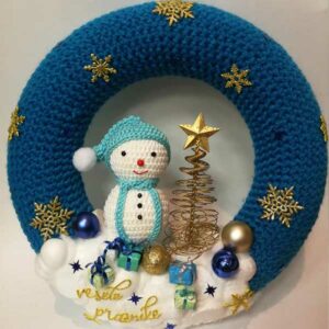 Kvačkan venček za vrata s snežakom