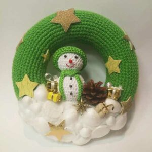 Kvačkan venček za vrata s snežakom