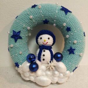 Kvačkan venček za vrata s snežakom