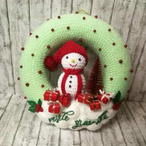 Kvačkan venček za vrata s snežakom
