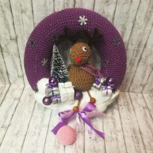 Kvačkan adventni venček za na vrata z jelenčkom