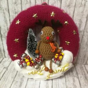 Kvačkan adventni venček za na vrata z jelenčkom