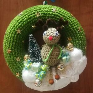 Kvačkan adventni venček za na vrata z jelenčkom