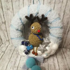 Kvačkan adventni venček za na vrata z jelenčkom