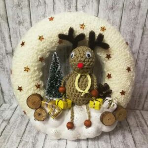Kvačkan adventni venček za na vrata z jelenčkom