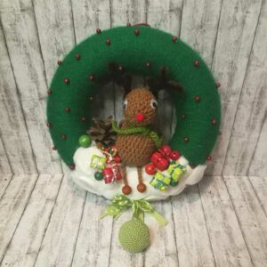 Kvačkan adventni venček za na vrata z jelenčkom