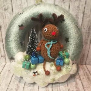 Kvačkan adventni venček za na vrata z jelenčkom