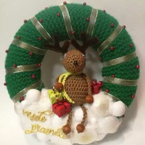 Kvačkan adventni venček za na vrata z jelenčkom